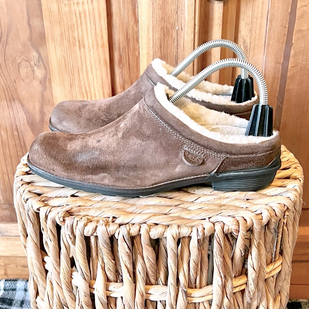 UGG Women's Shoresham Brown Suede Mules Shoes Size 9